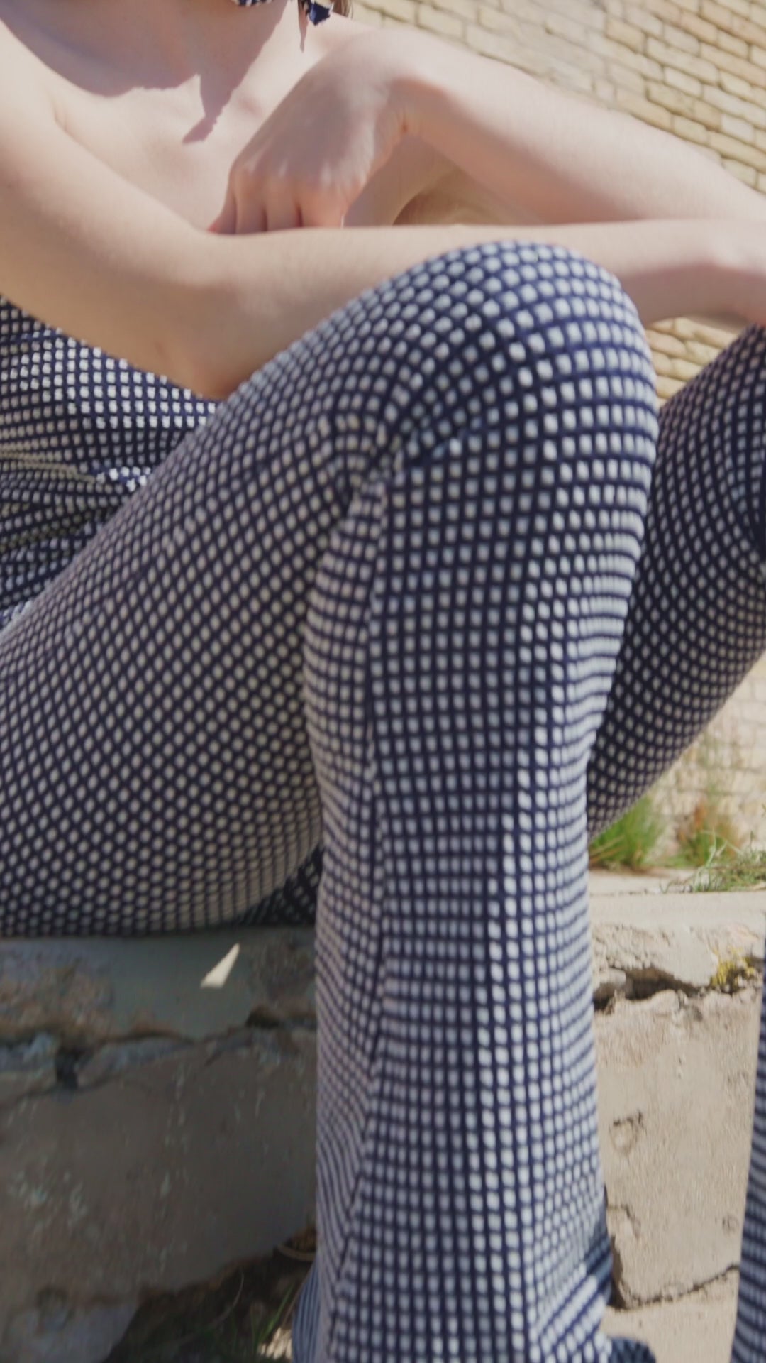 pantalones-acampanados-elasticos-azul-the-fomoless-pants